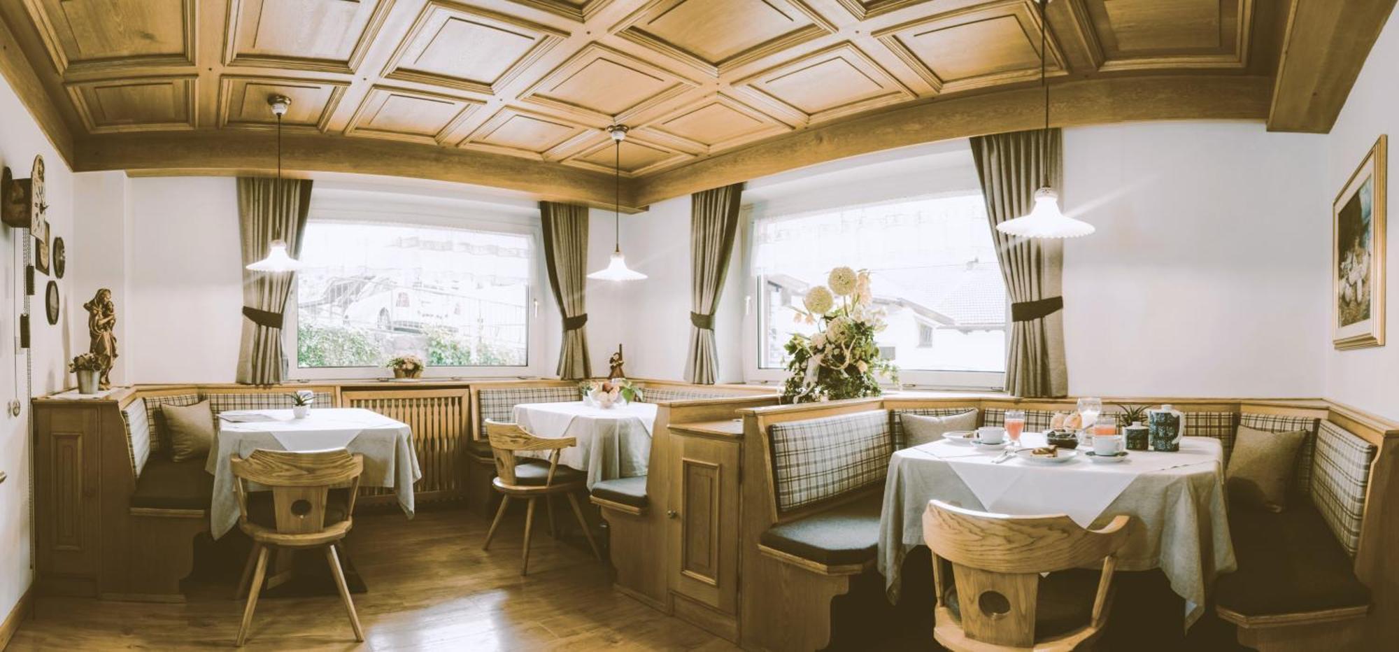 Garni Le Chalet Santa Cristina Val Gardena ภายนอก รูปภาพ