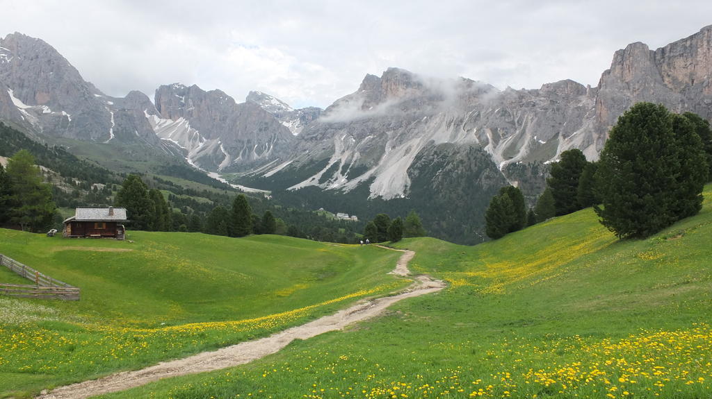 Garni Le Chalet Santa Cristina Val Gardena ภายนอก รูปภาพ