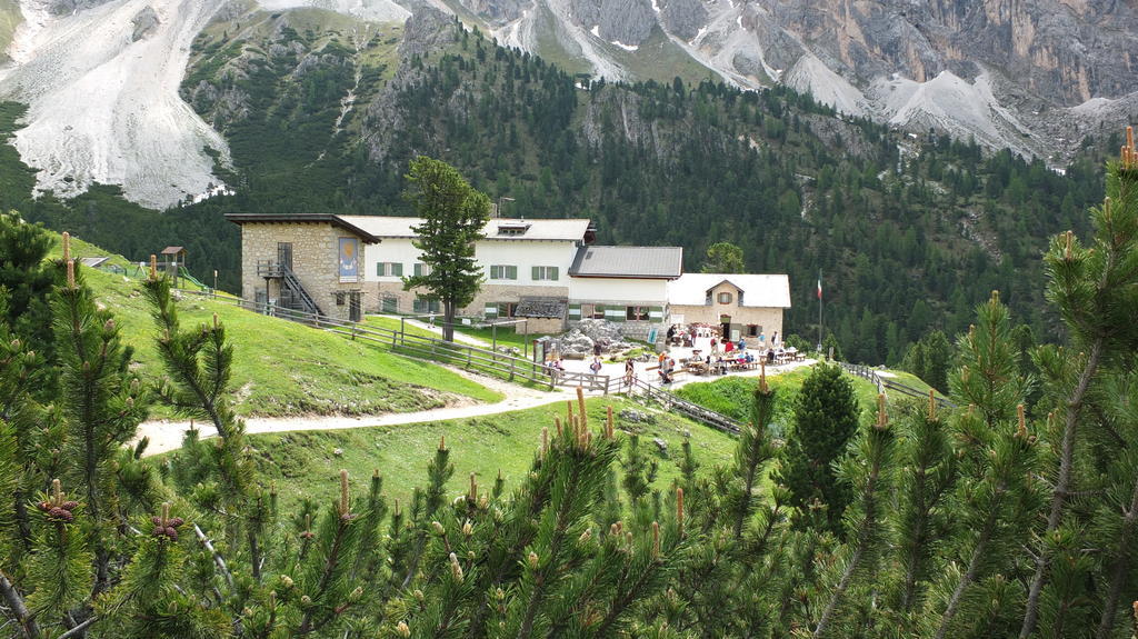 Garni Le Chalet Santa Cristina Val Gardena ภายนอก รูปภาพ