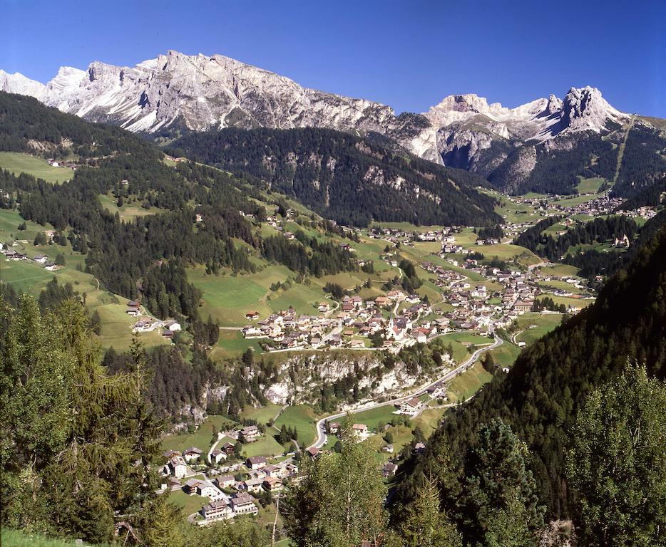 Garni Le Chalet Santa Cristina Val Gardena ภายนอก รูปภาพ
