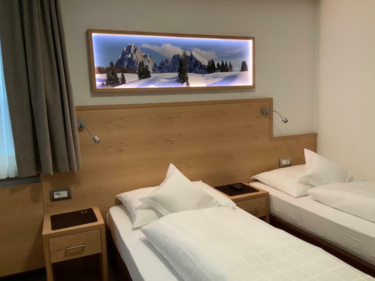 Garni Le Chalet Santa Cristina Val Gardena ภายนอก รูปภาพ